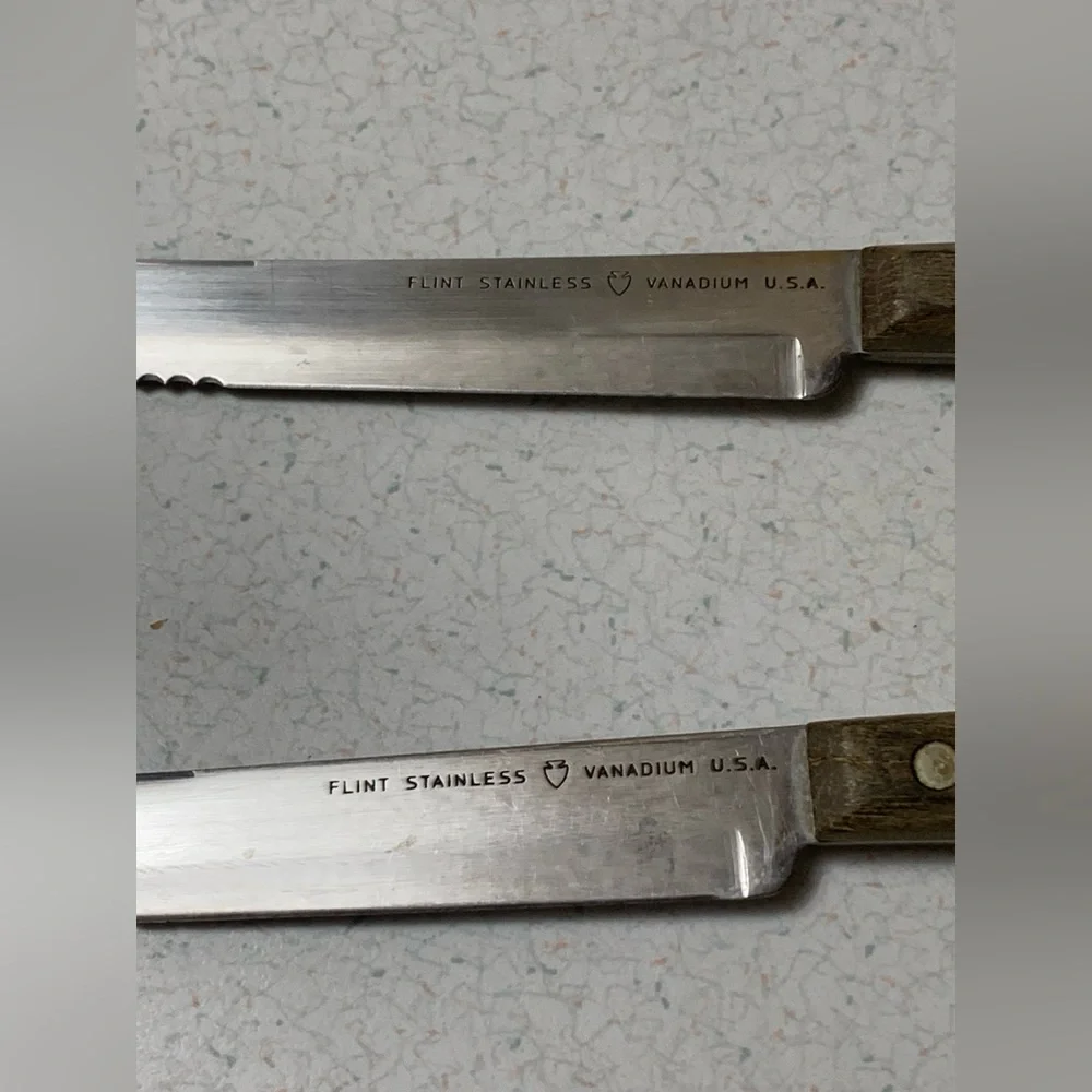 Vintage 2 EKCO Flint Vanadium Stainless Steel Arrowhead Steak Knife USA